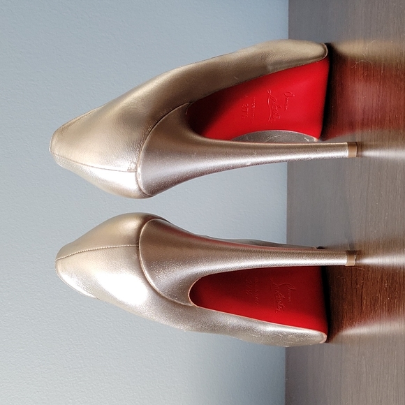 Christian Louboutin gold peep toe pump - Picture 5 of 9